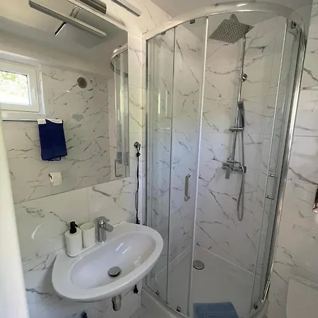 Stanica Modrak 酒店