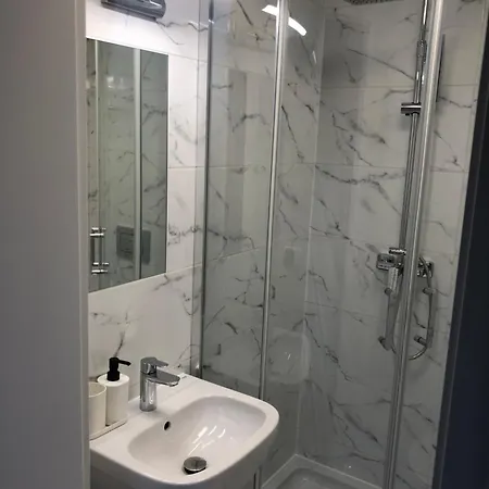 Stanica Modrak 酒店 *