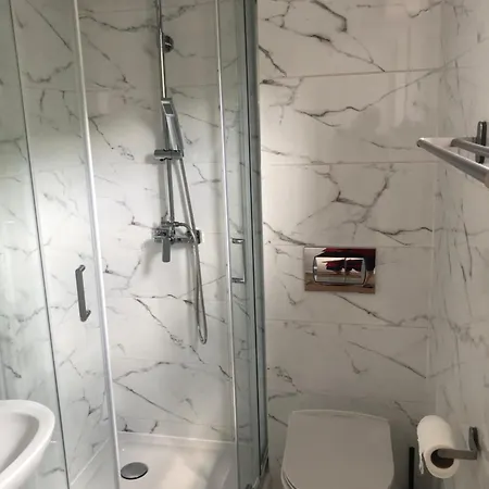 Stanica Modrak 酒店 *