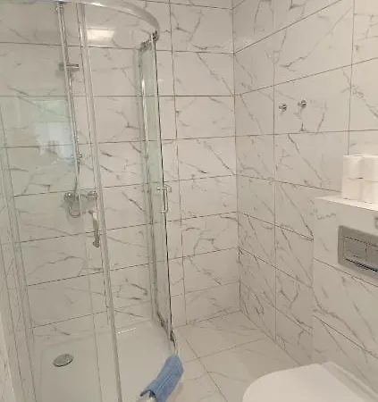 Stanica Modrak 酒店 *