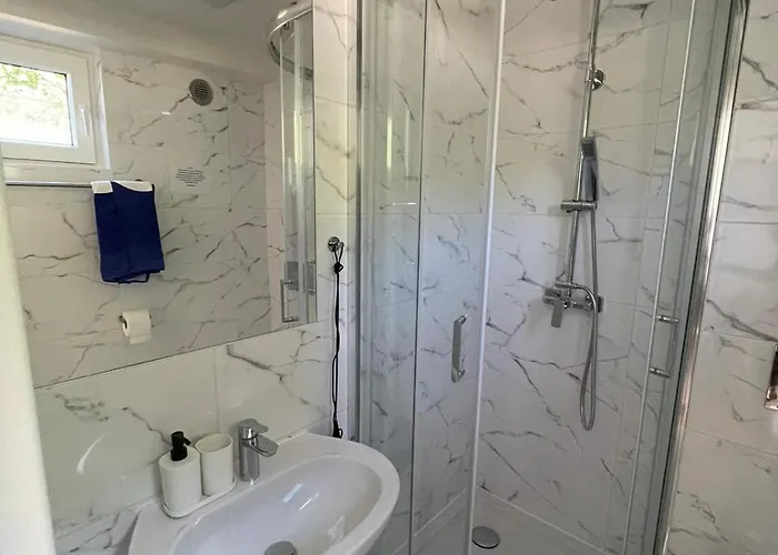 Stanica Modrak Hotel